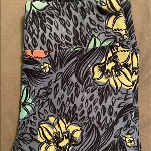 LulaRoe One size leggings